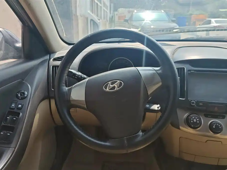 HYUNDAI CELESTA 2011