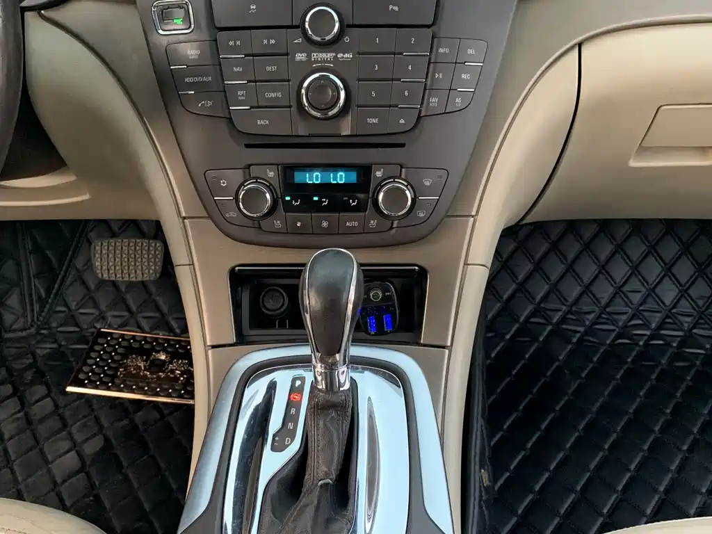 BUICK REGAL 2010