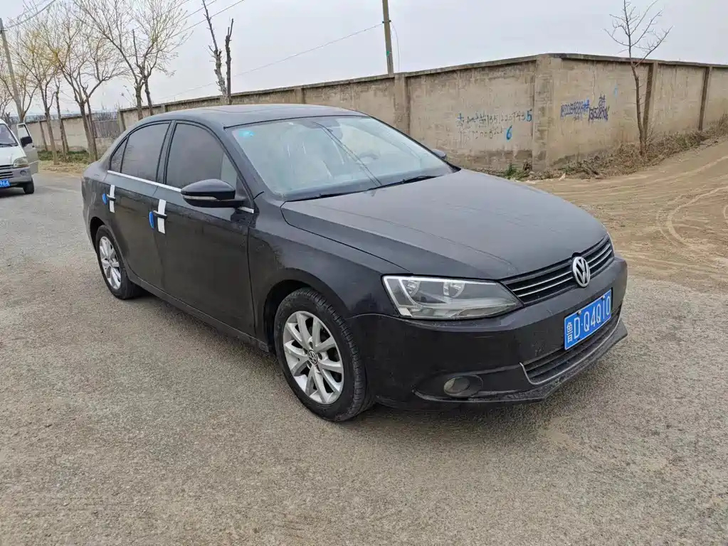 VOLKSWAGEN SAGITAR 2013