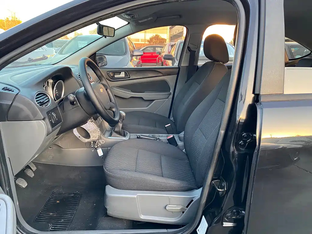 FORD FOCUS 2011