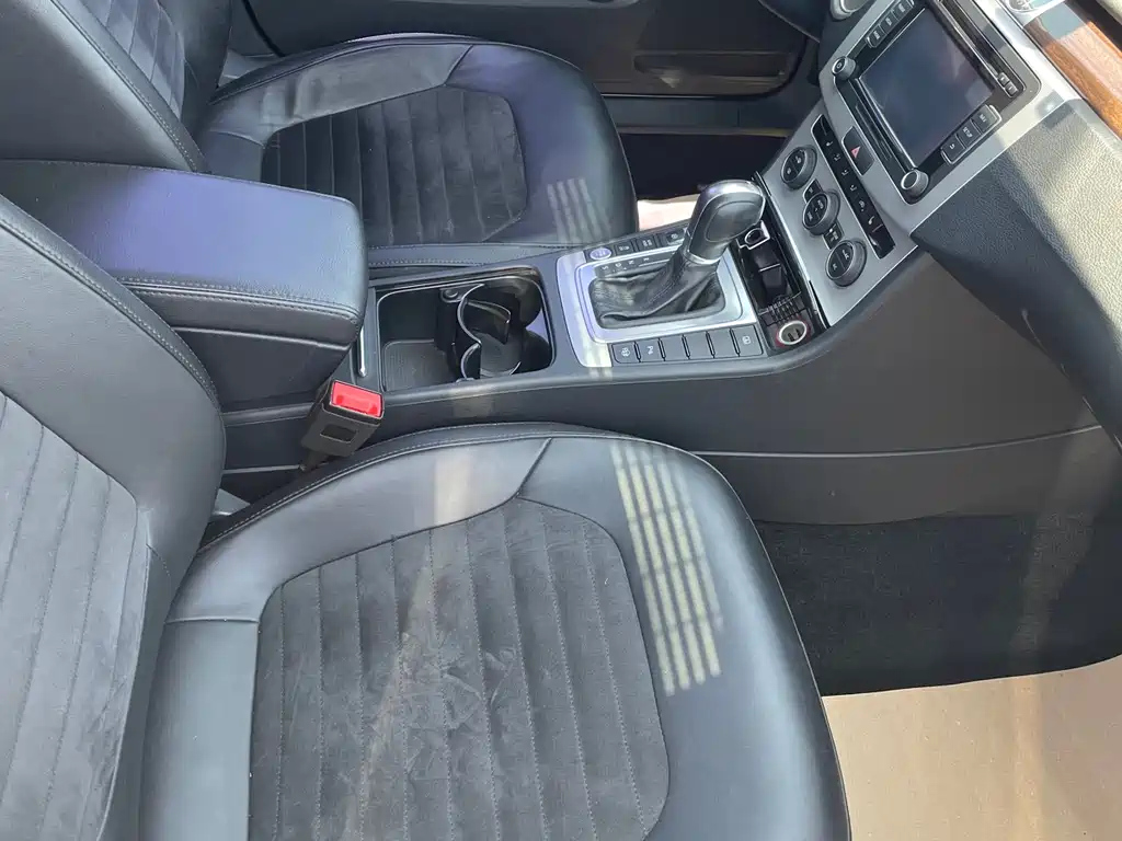 VOLKSWAGEN MAGOTAN 2015