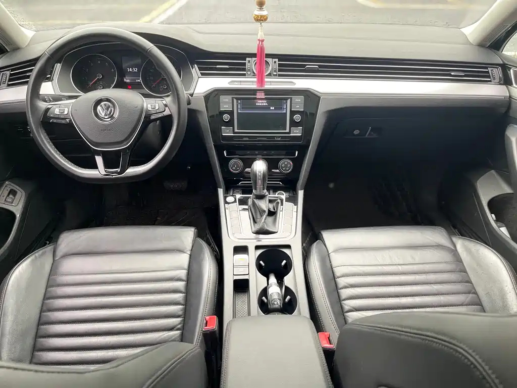 VOLKSWAGEN MAGOTAN 2018