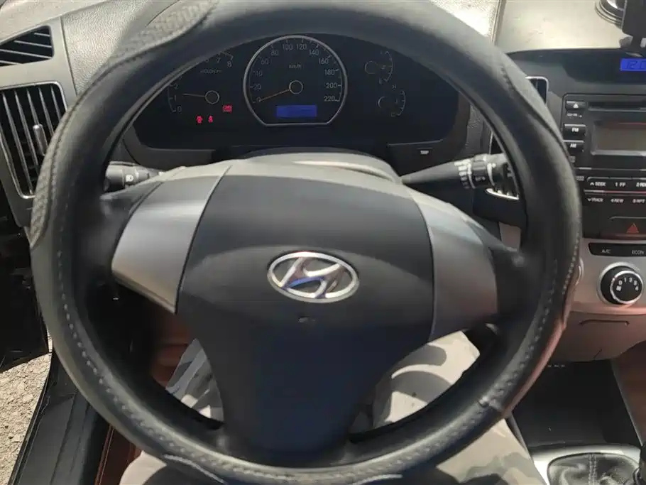HYUNDAI CELESTA 2014