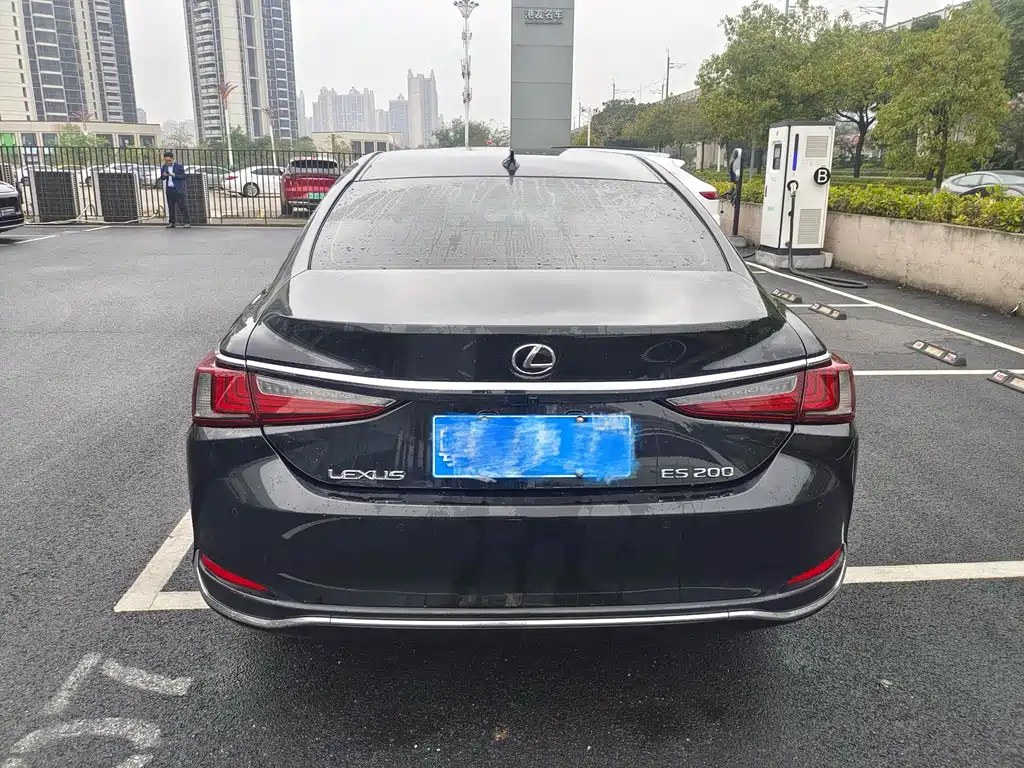 LEXUS ES 2020