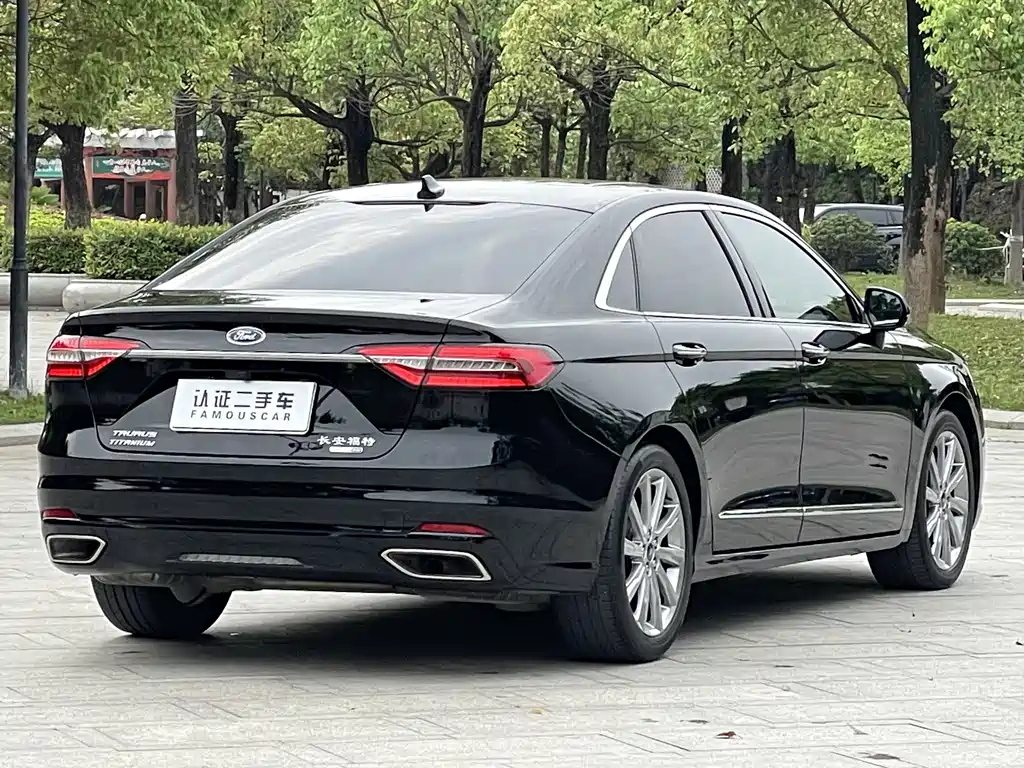 FORD TAURUS 2021