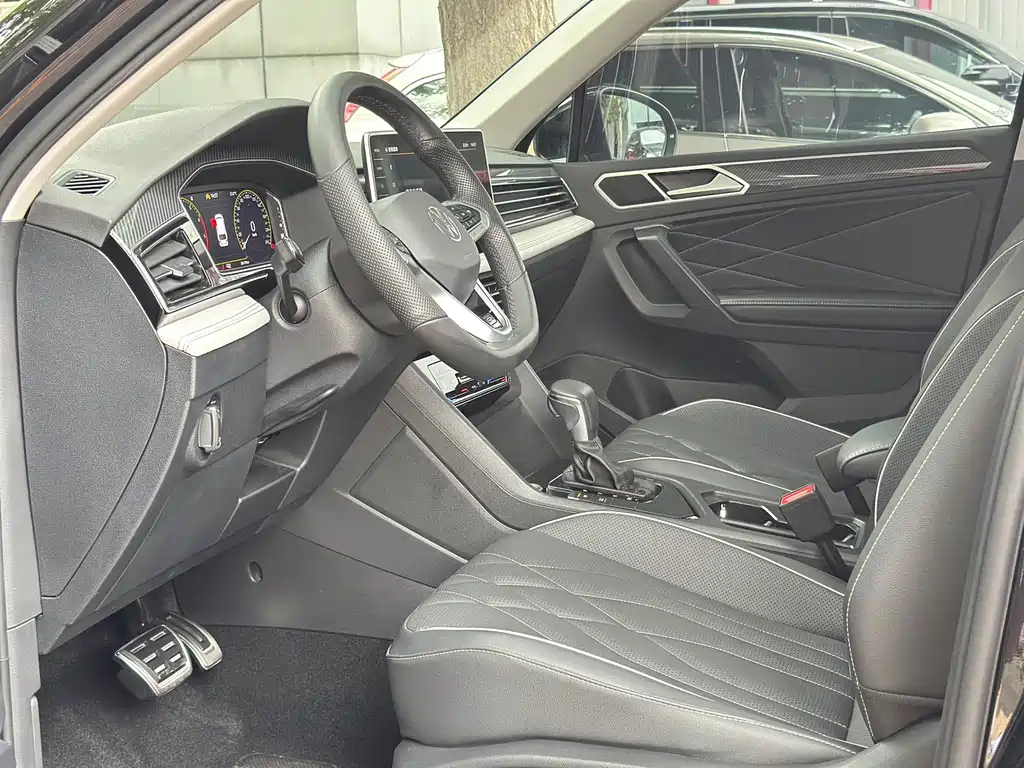 VOLKSWAGEN TIGUAN L 2024