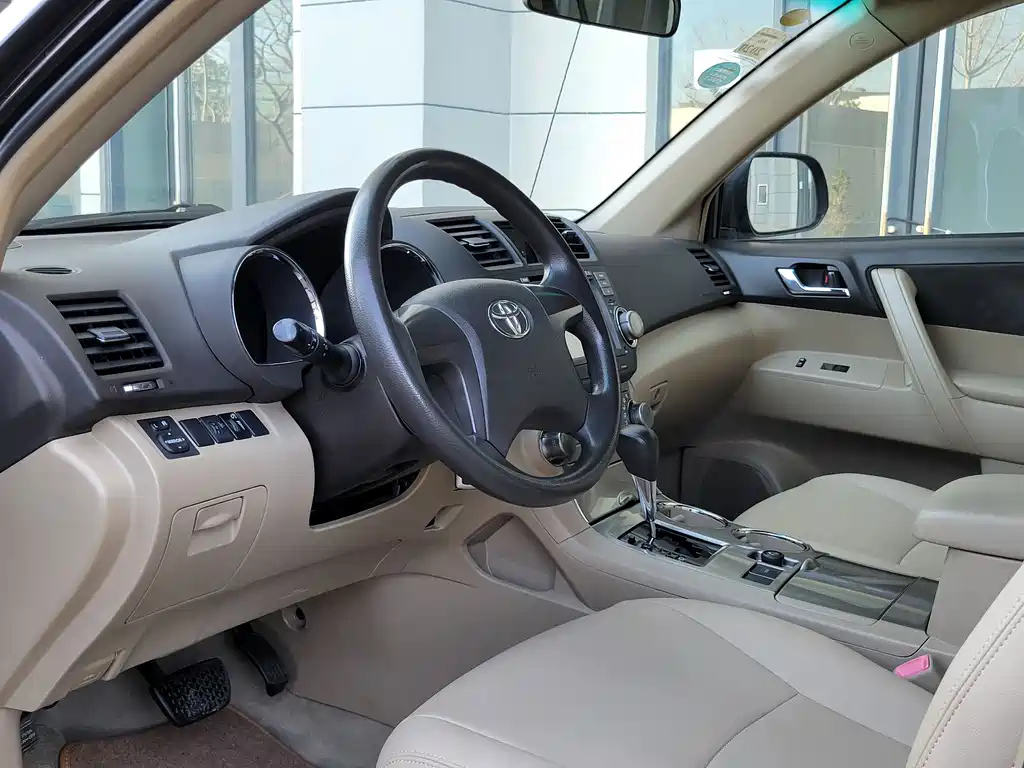 TOYOTA HIGHLANDER 2012