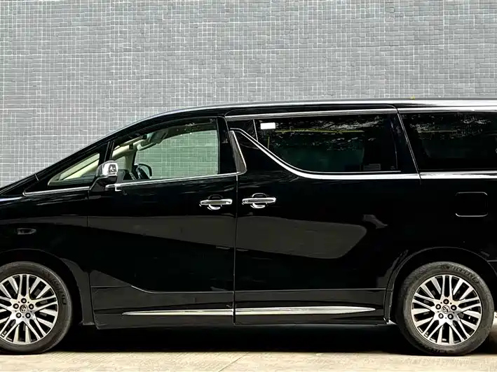 TOYOTA ALPHARD 2017