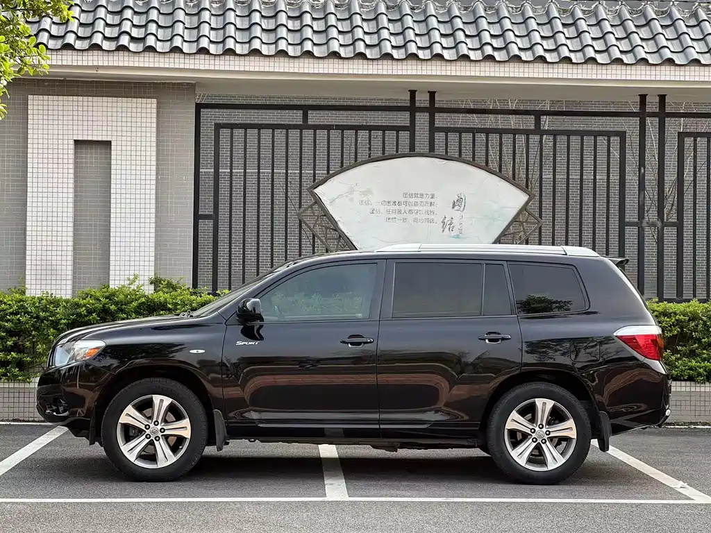 TOYOTA HIGHLANDER 2010