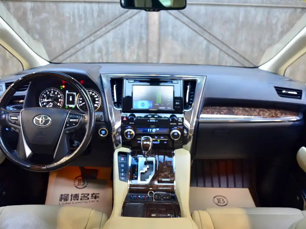 TOYOTA ALPHARD 2018