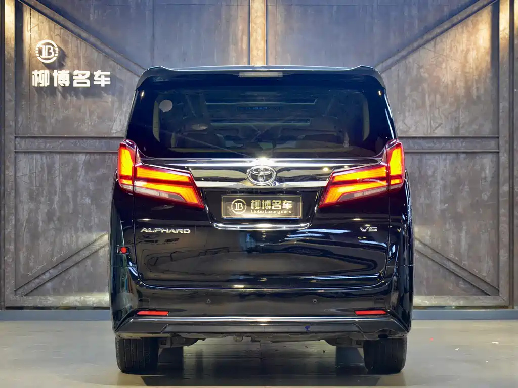 TOYOTA ALPHARD 2018