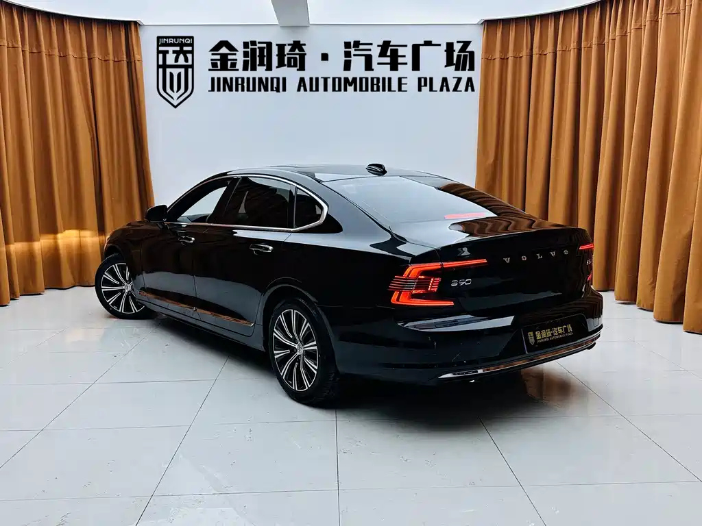 VOLVO S90 2022