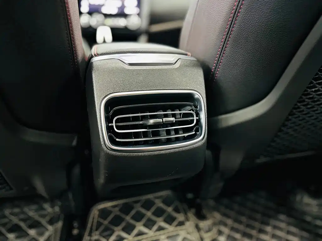LYNK&CO 03 2020