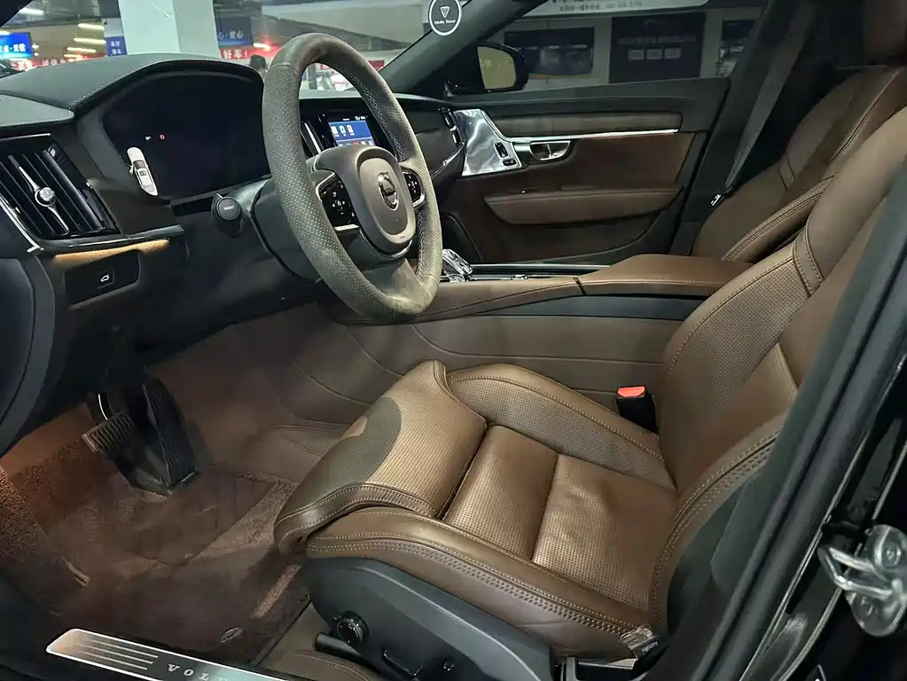 VOLVO S90 2024