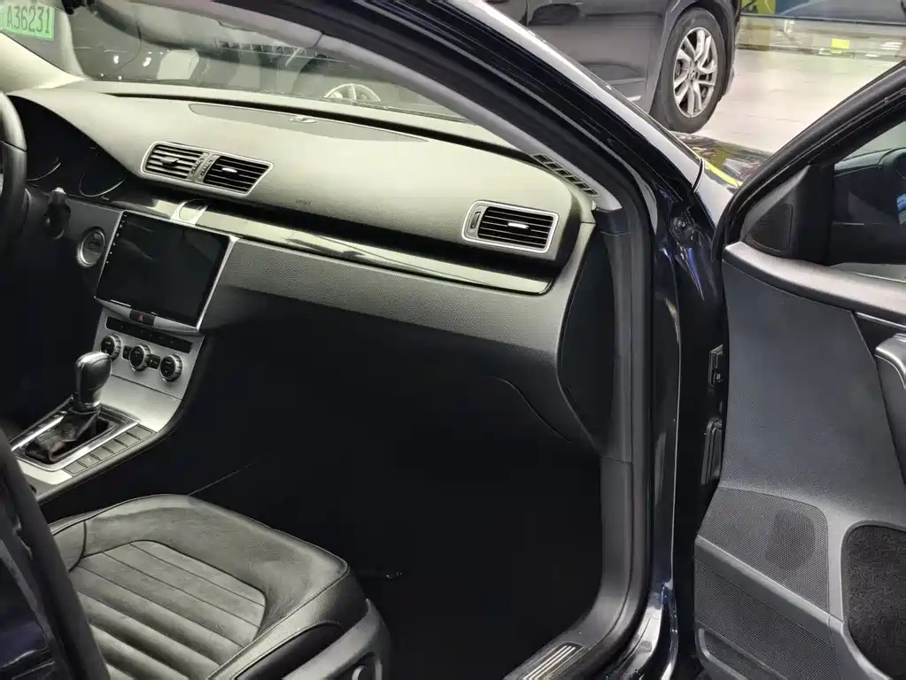 VOLKSWAGEN MAGOTAN 2013