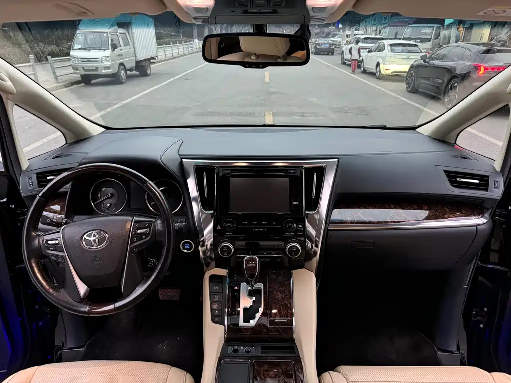 TOYOTA ALPHARD 2018