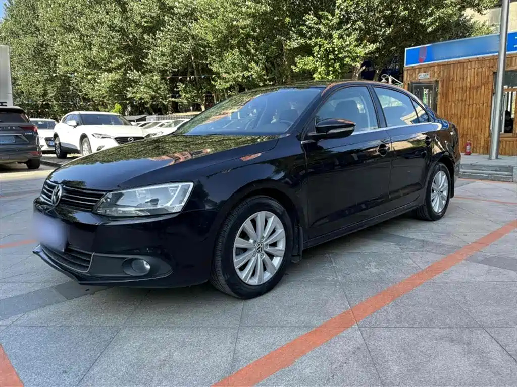 VOLKSWAGEN SAGITAR 2014