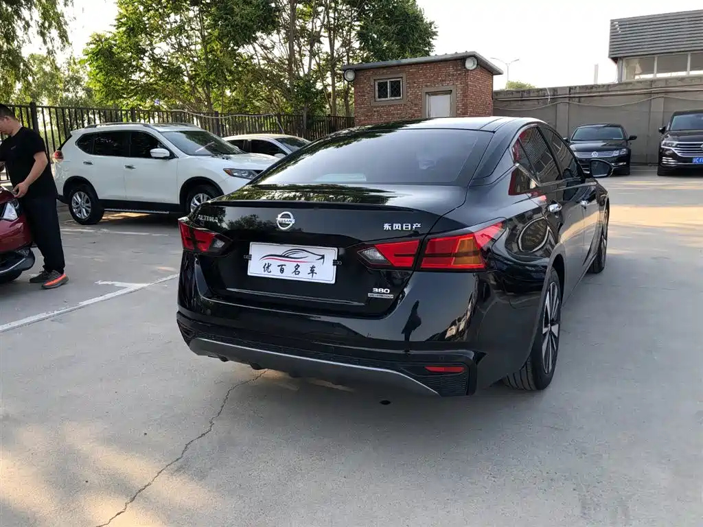 NISSAN TEANA 2020