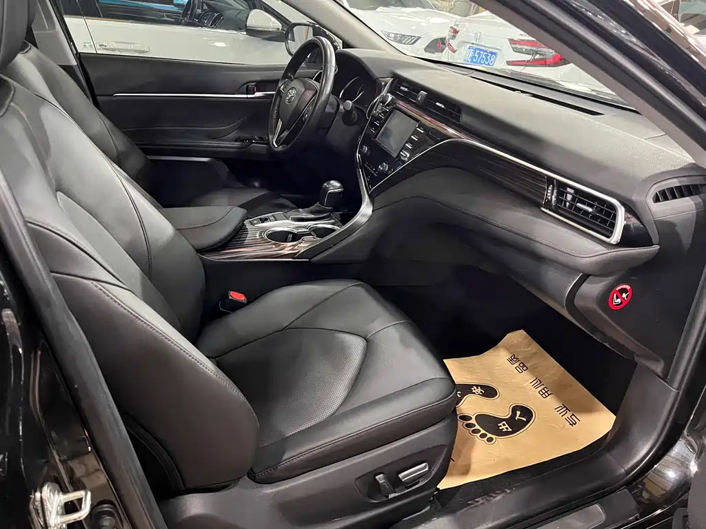 TOYOTA CAMRY 2019