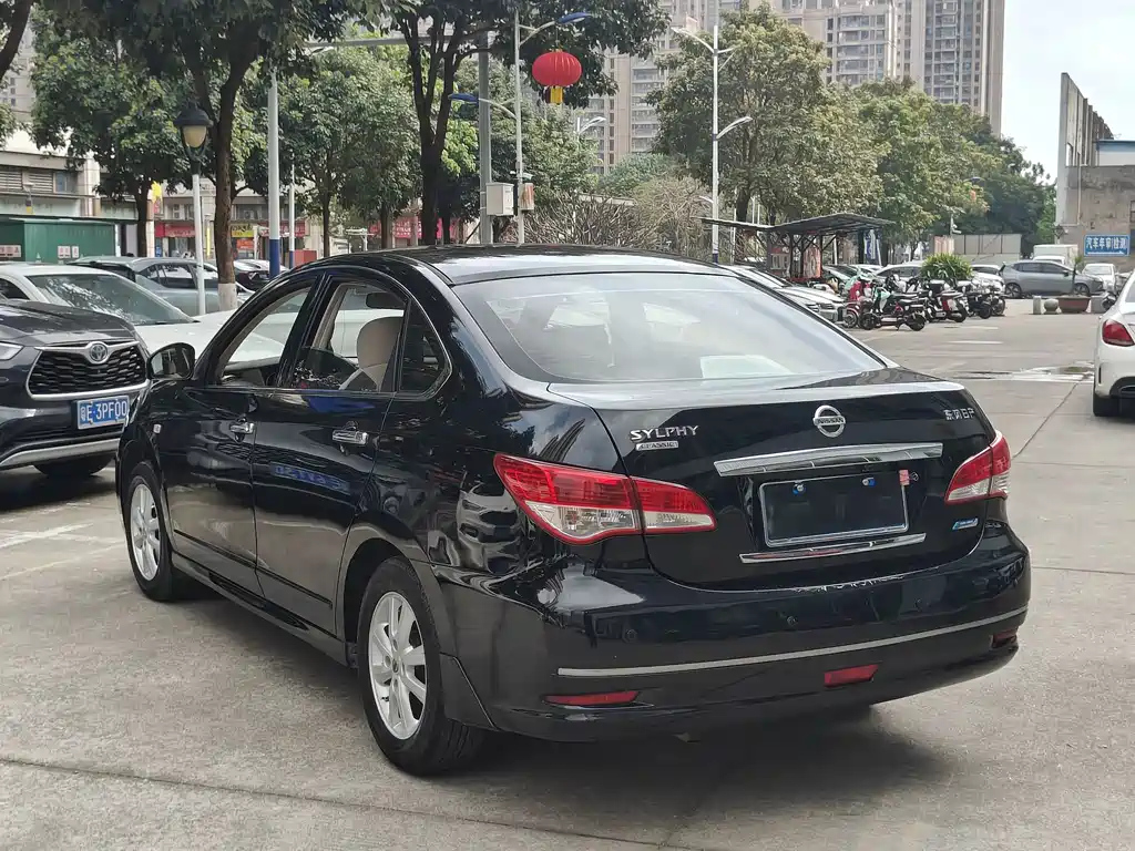 NISSAN SYLPHY 2012