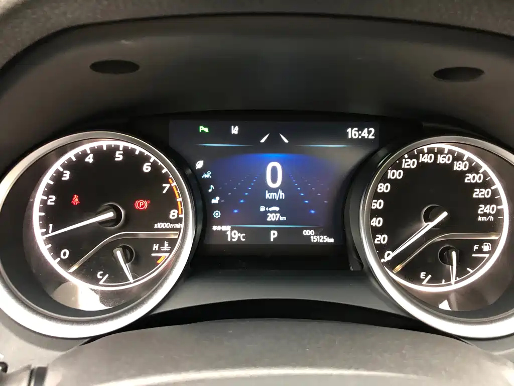 TOYOTA CAMRY 2023