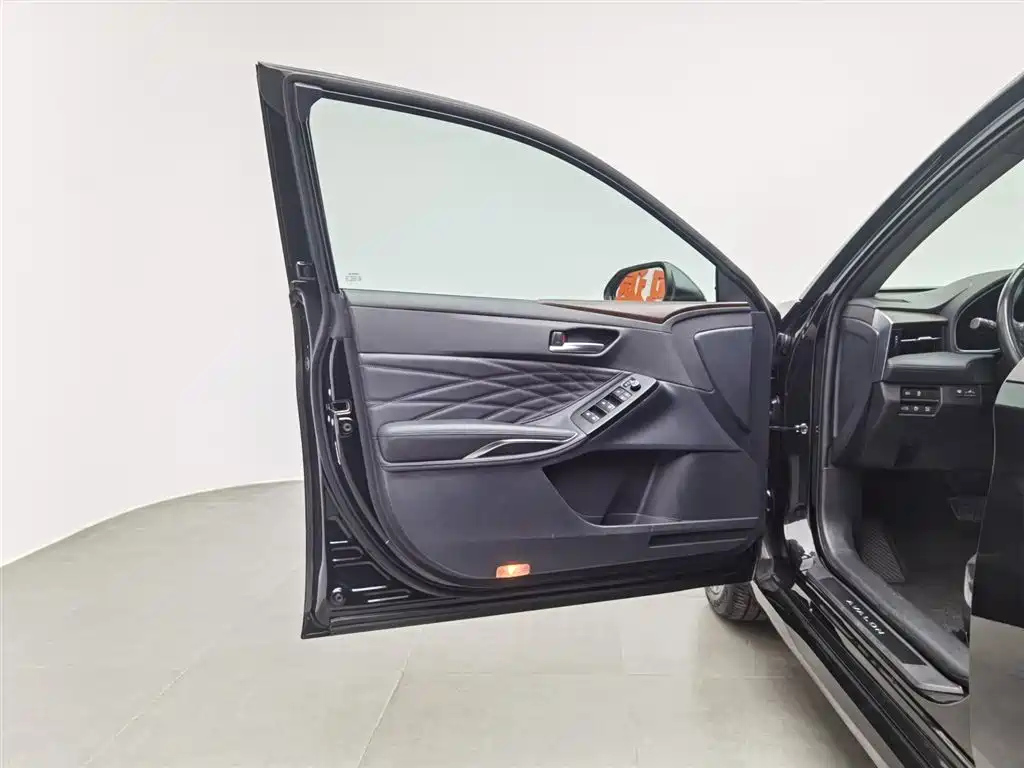 TOYOTA AVALON 2019