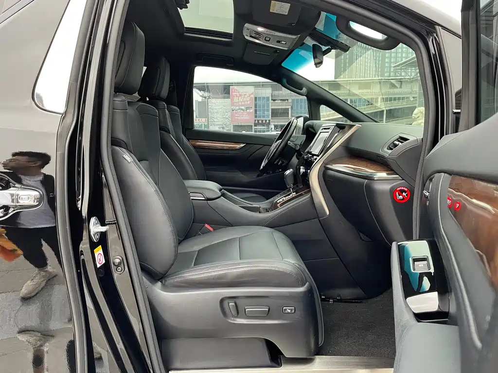 TOYOTA ALPHARD 2018