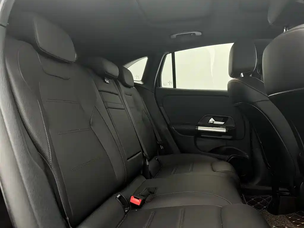 MERCEDES BENZ GLA 2021