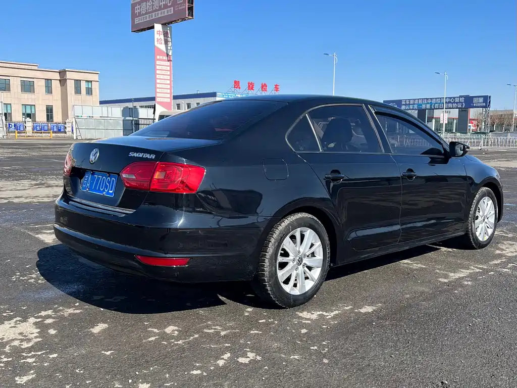VOLKSWAGEN SAGITAR 2014