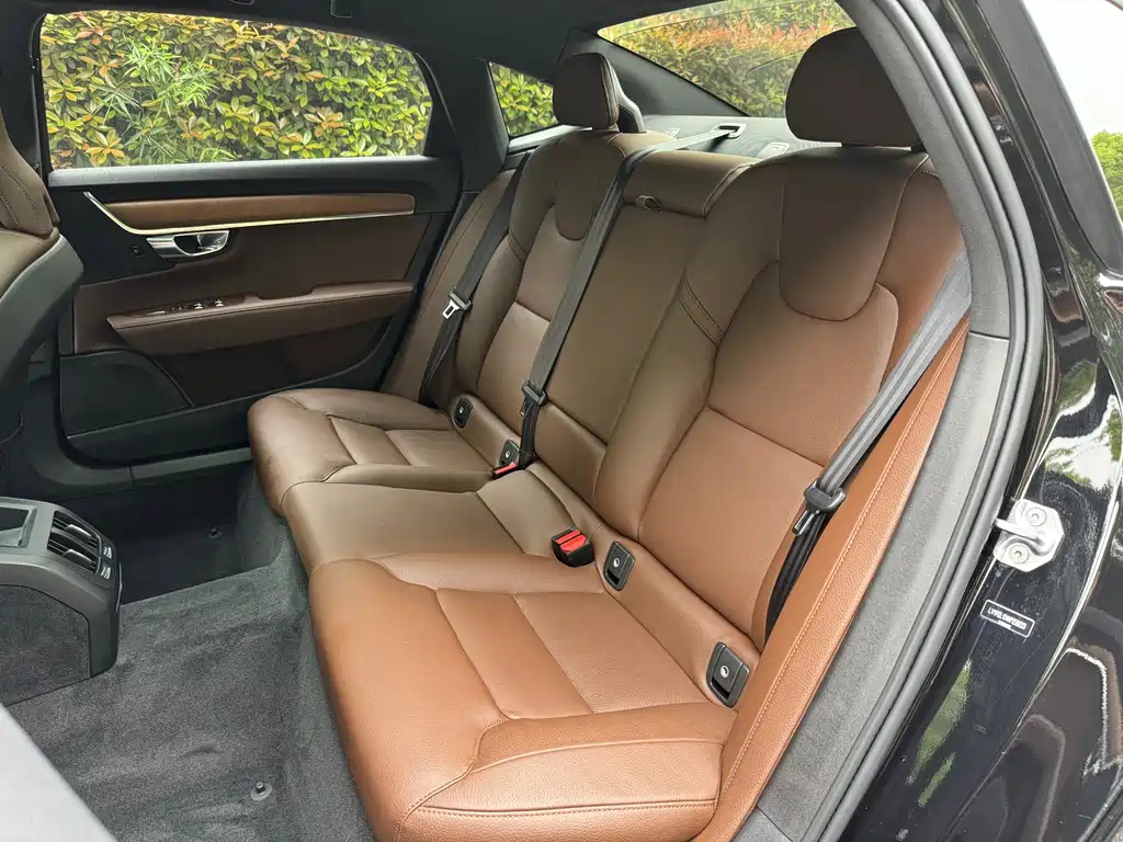 VOLVO S90 2022