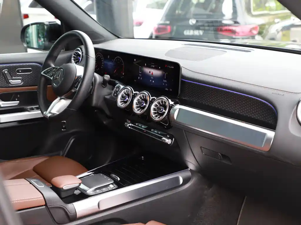 MERCEDES BENZ GLB 2024