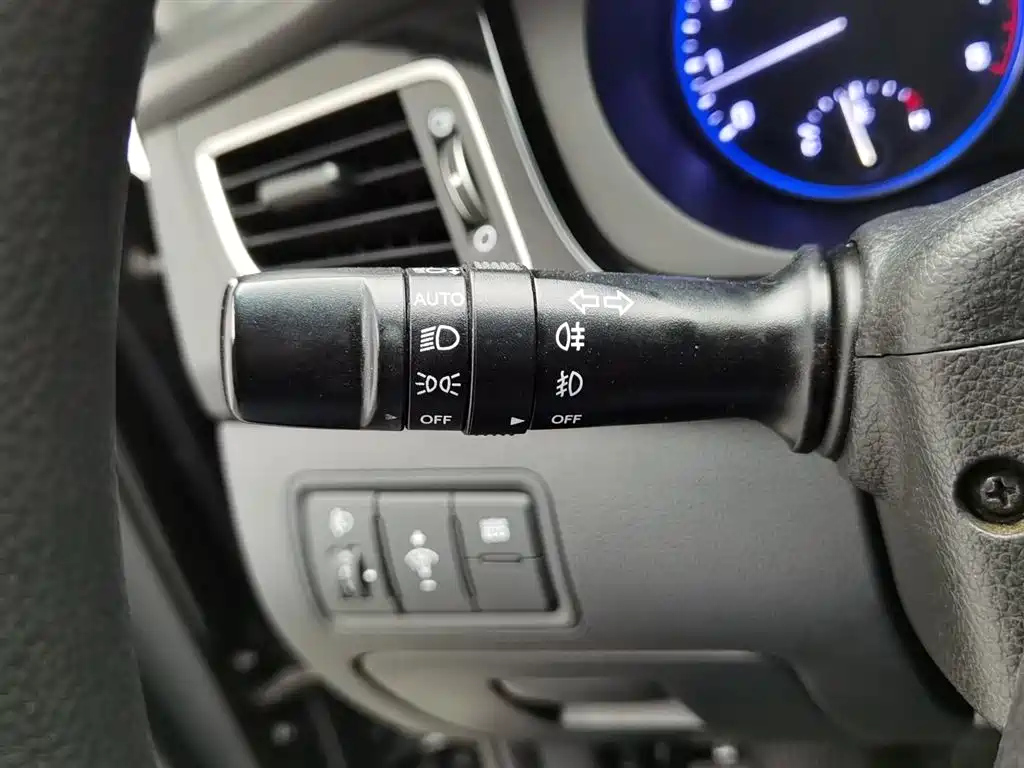 HYUNDAI MISTRA 2016