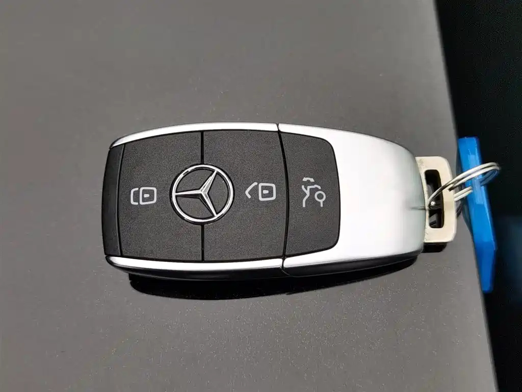 MERCEDES BENZ GLB 2021