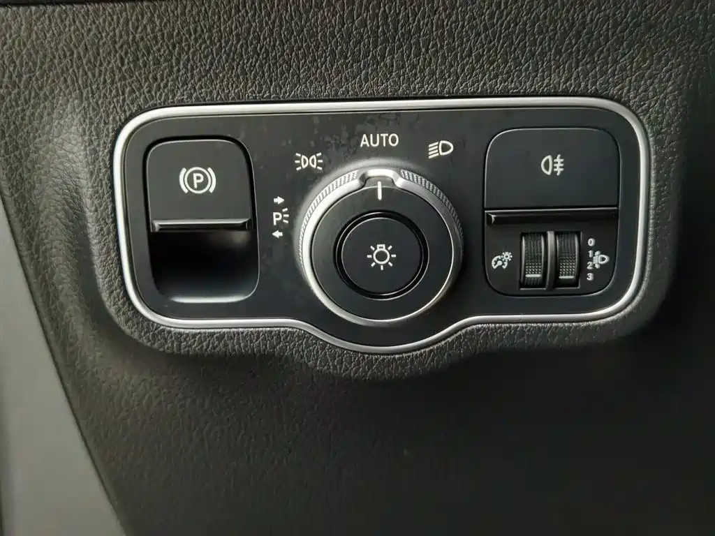 MERCEDES BENZ GLB 2021