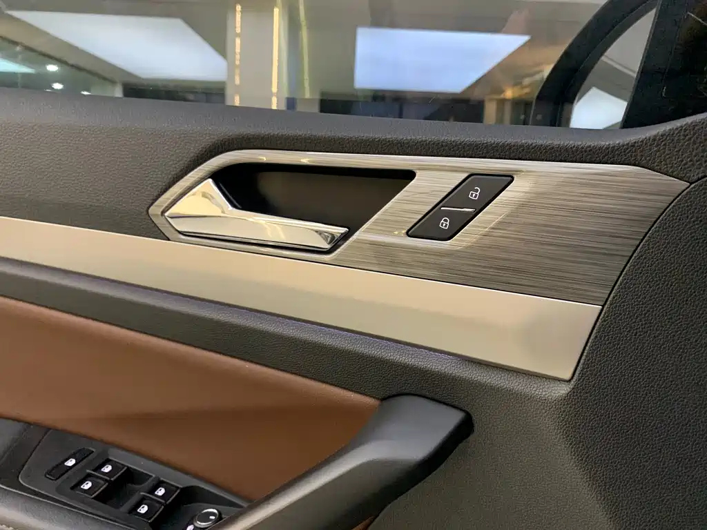VOLKSWAGEN LAVIDA 2020