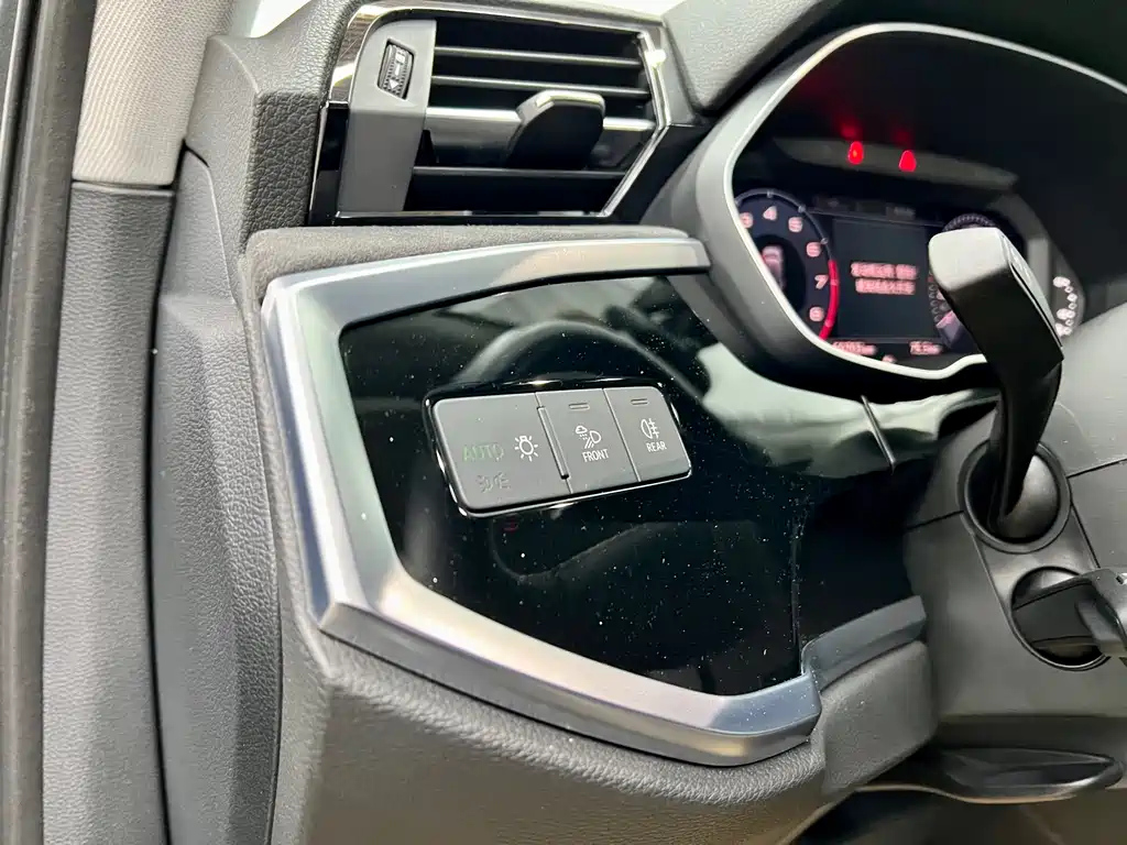 AUDI Q3 2021