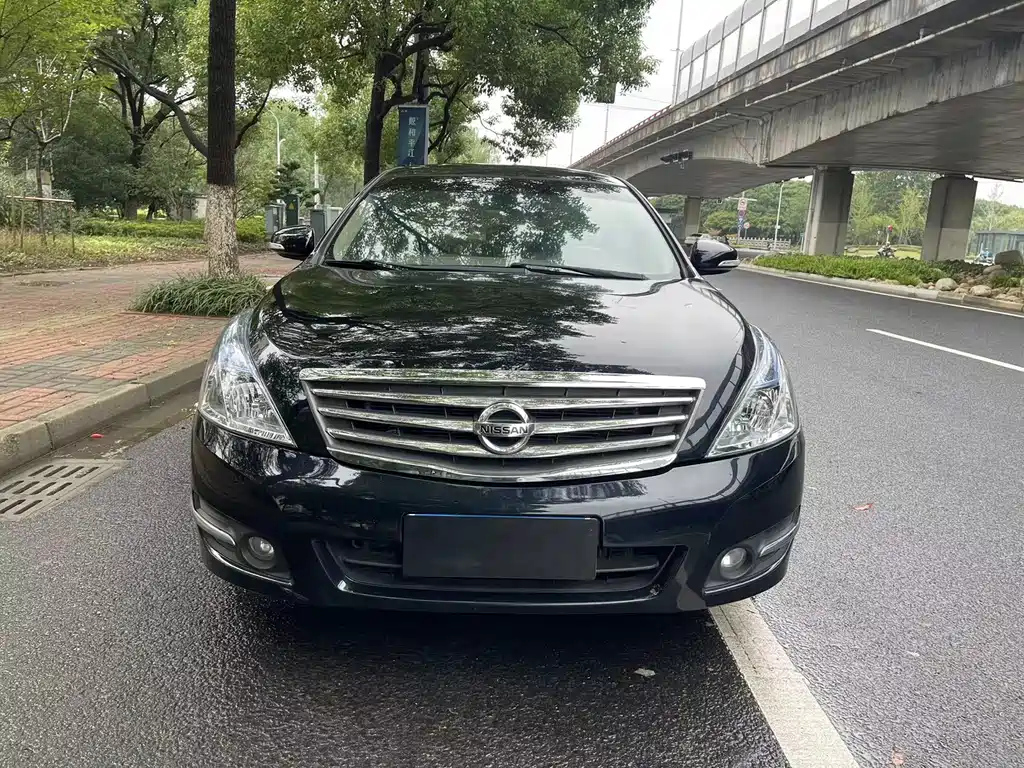 NISSAN TEANA 2010
