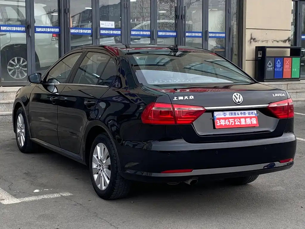 VOLKSWAGEN LAVIDA 2015