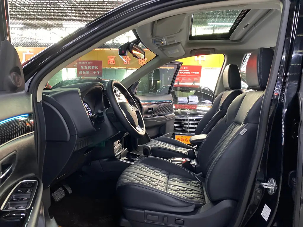 MITSUBISHI OUTLANDER 2022
