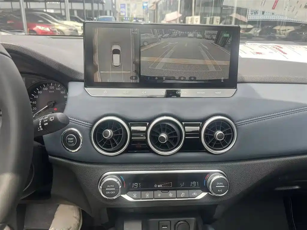 NISSAN QASHQAI 2025