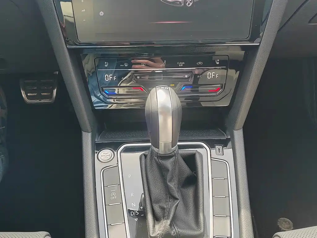 VOLKSWAGEN MAGOTAN 2023
