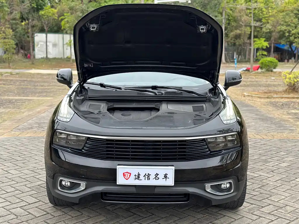 LYNK&CO 01 2019