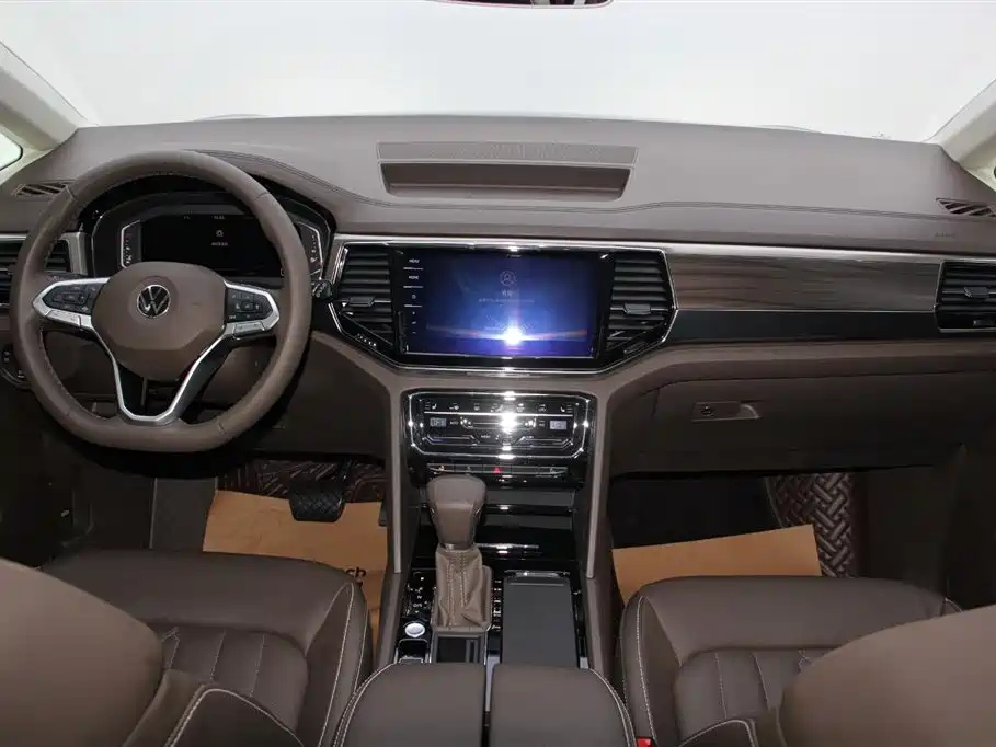 VOLKSWAGEN VILORAN 2022