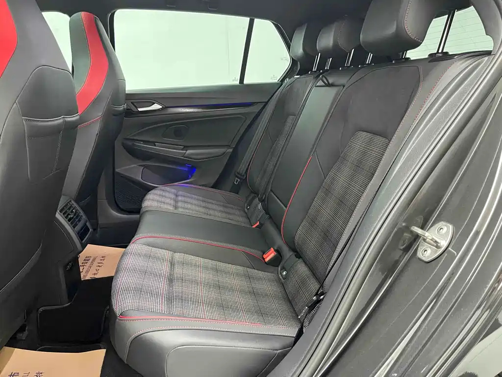 VOLKSWAGEN GOLF 2022