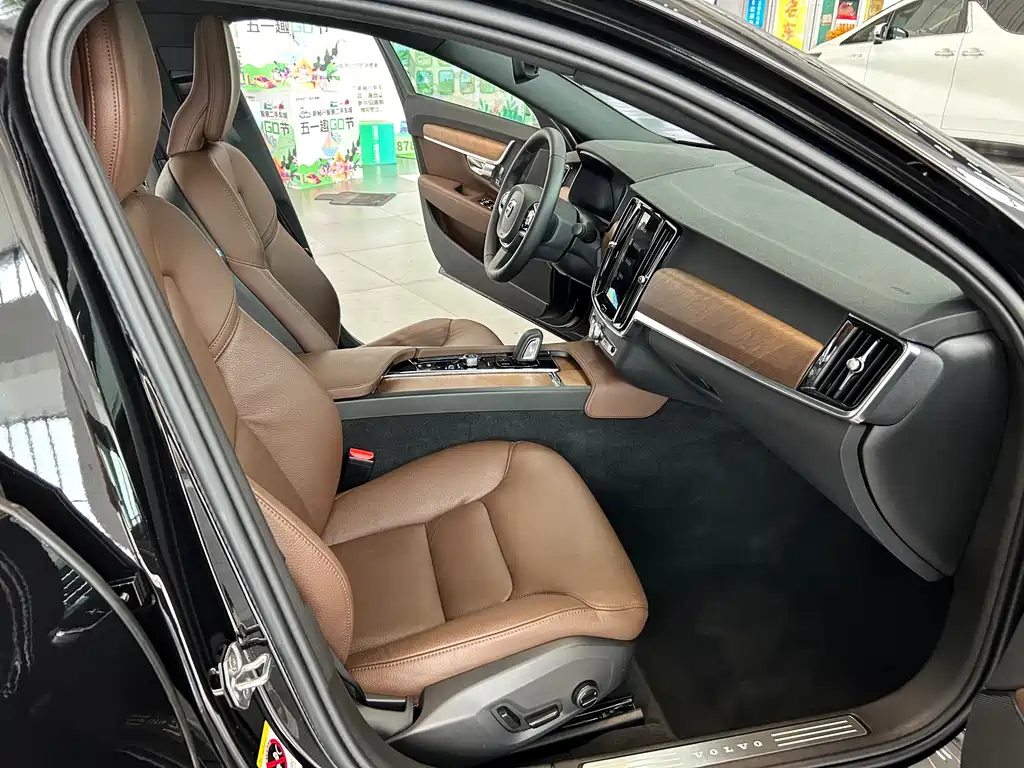 VOLVO S90 2021