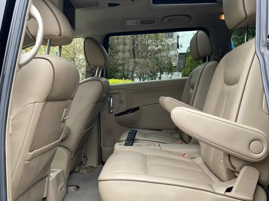 NISSAN QUEST 2014