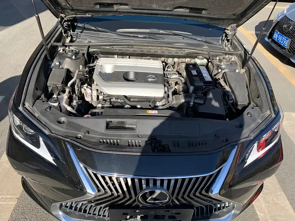 LEXUS ES 2020
