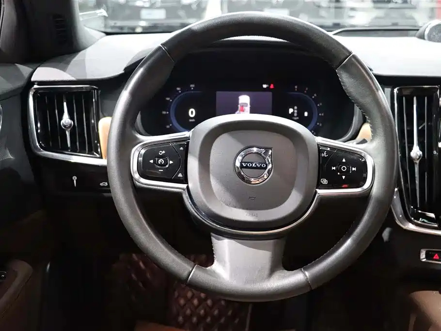 VOLVO S90 2021