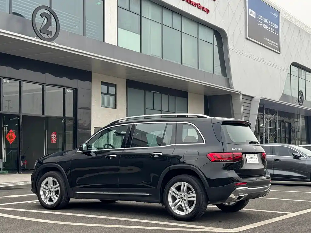 MERCEDES BENZ GLB 2023