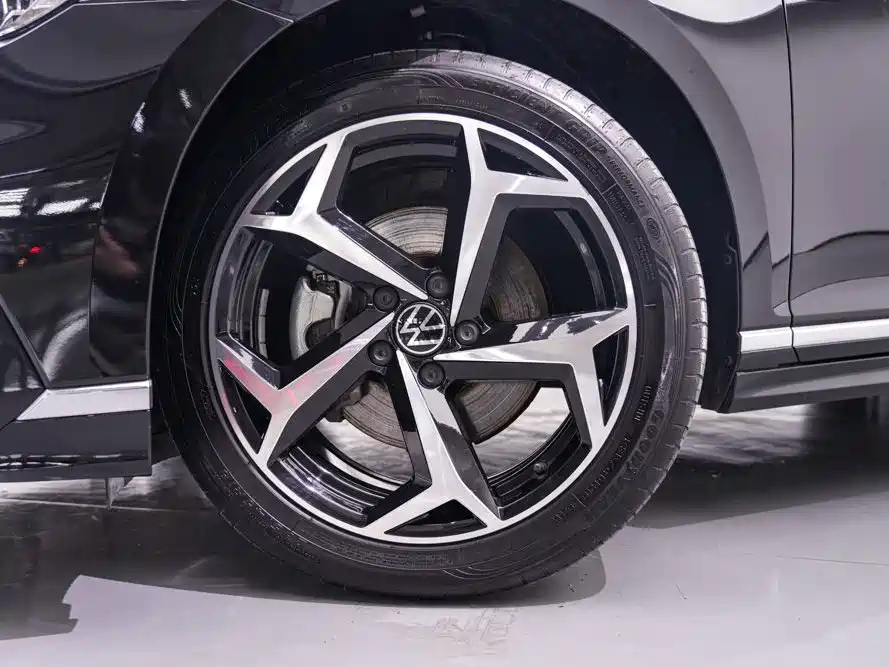 VOLKSWAGEN MAGOTAN 2023
